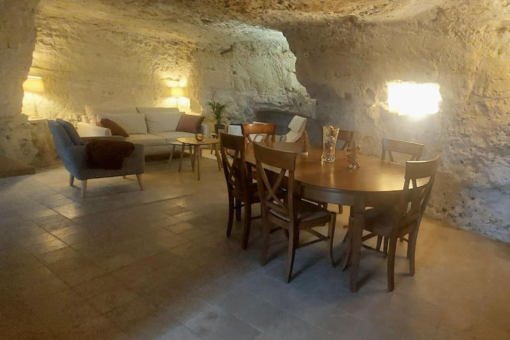 מונלואי-סור-לטאר Troglo Entre Caves Et Chateaux מראה חיצוני תמונה