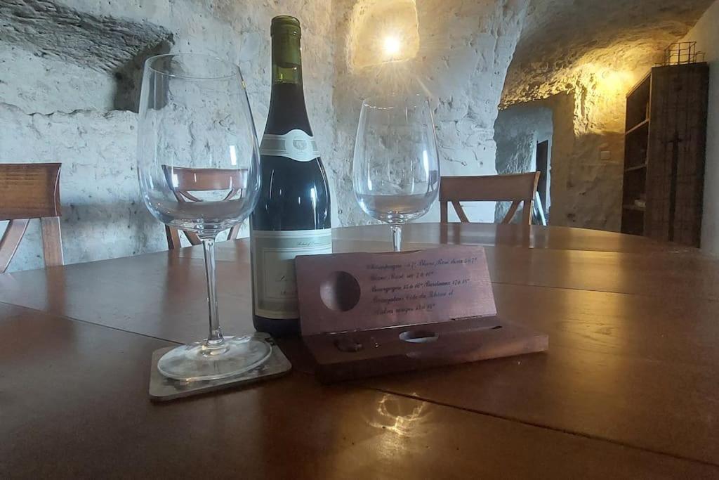 מונלואי-סור-לטאר Troglo Entre Caves Et Chateaux מראה חיצוני תמונה