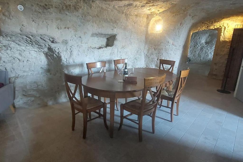 מונלואי-סור-לטאר Troglo Entre Caves Et Chateaux מראה חיצוני תמונה